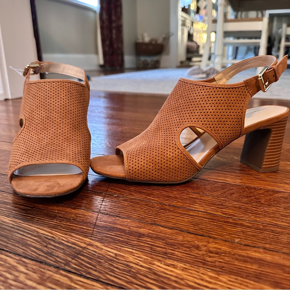 NWOT Liz Claiborne Slingback Brown Block Heel Sandal - Size 11 - Open Toe